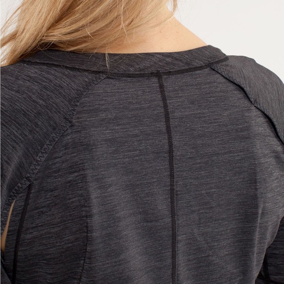 NEW Lululemon Sun Runner Short Sleeve
in Heathered Black & Black Lace. 
Size 8. - Picture 6 of 8